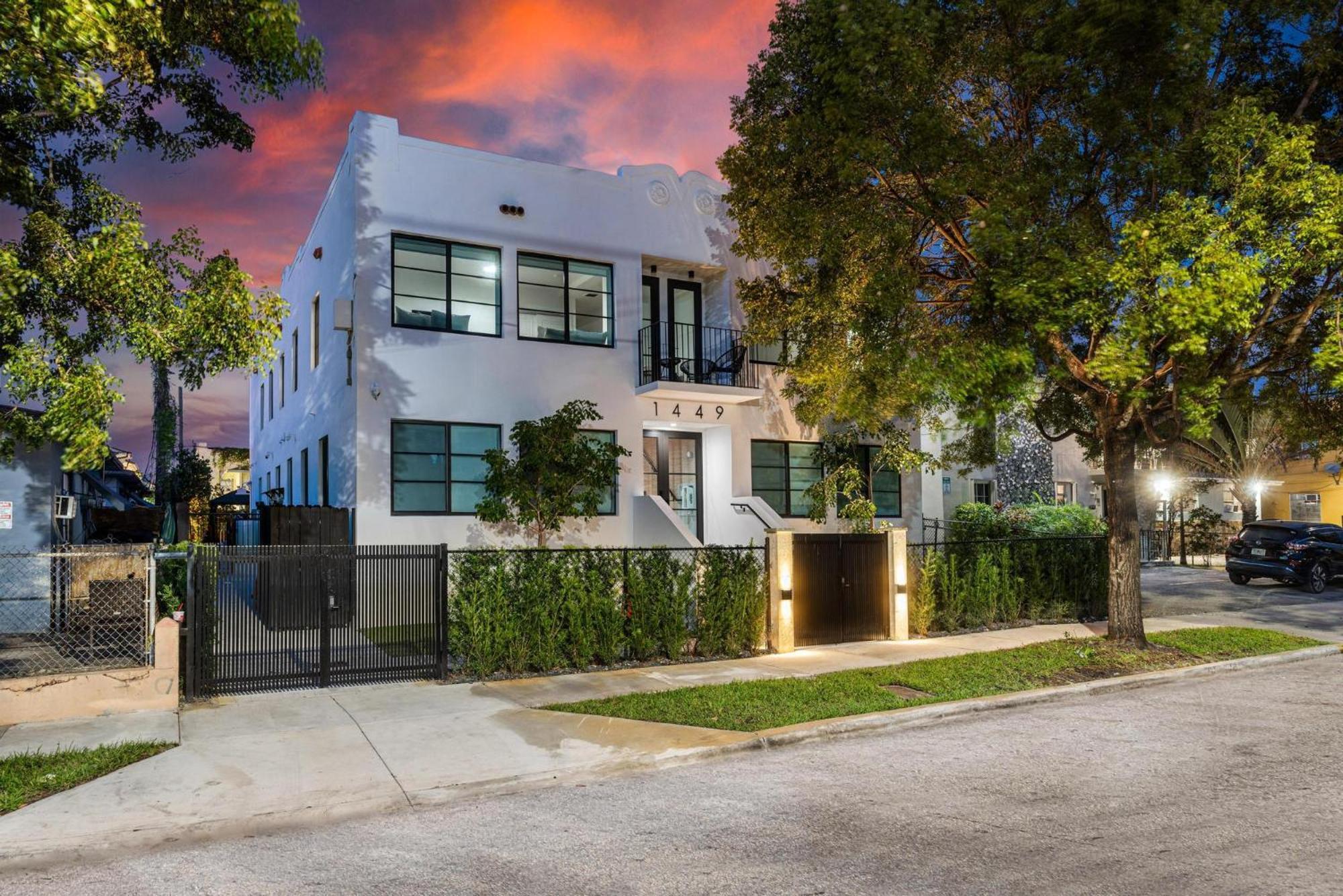 Lux Retreat By Renzzi Apartment Miami Exterior photo